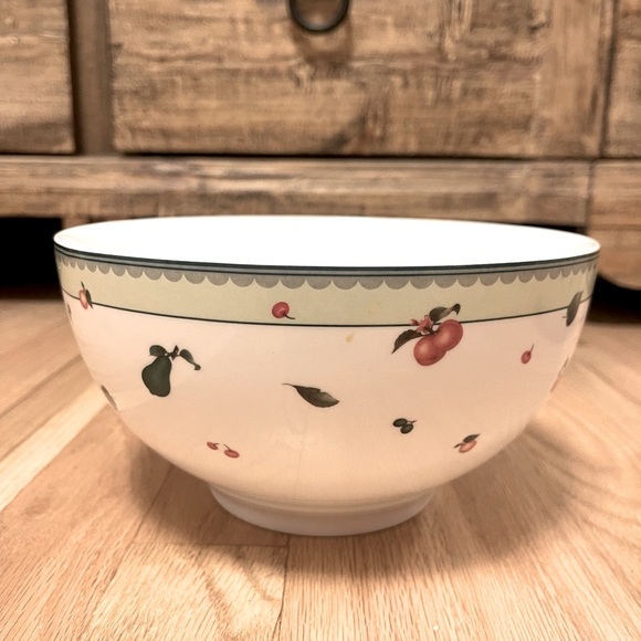 Two Limited Edition Minh Long Fine Porcelain Decorated Fruit Bowls In White - Picture 3 of 6